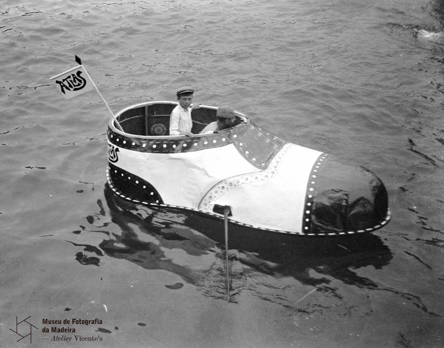 Barco em forma de sapato