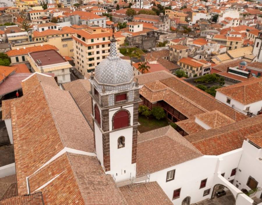 A Torre do Convento de Santa Clara marca de novo a paisagem urbana do Funchal