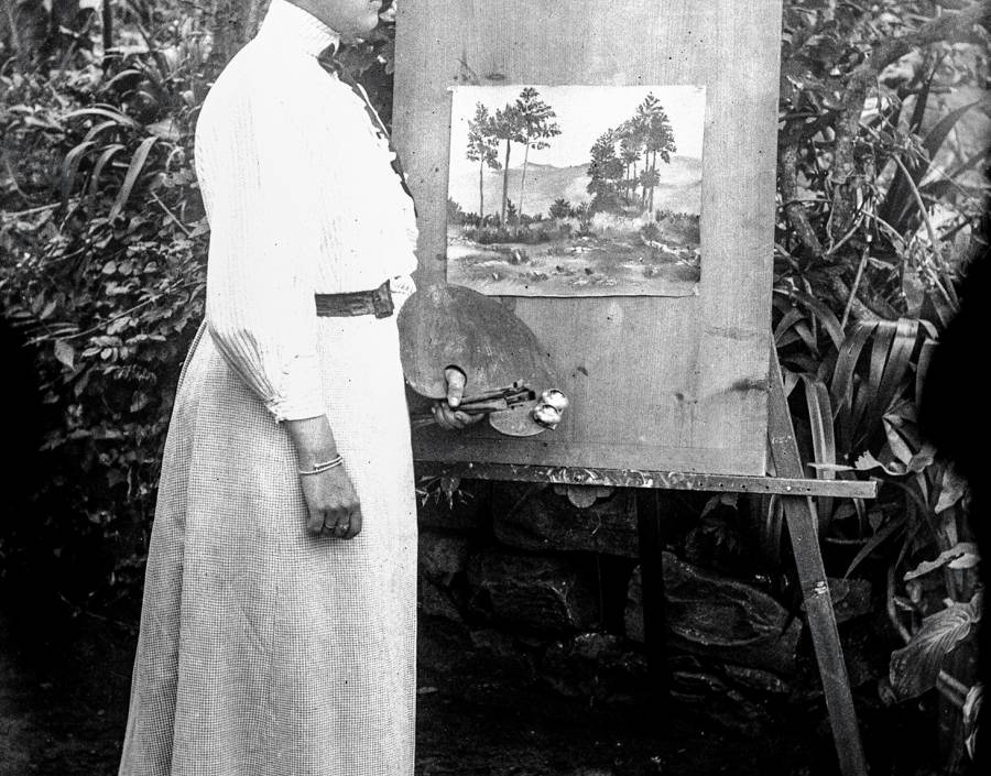 Retrato de D. Eugénia Isabel de Sousa junto de um cavalete