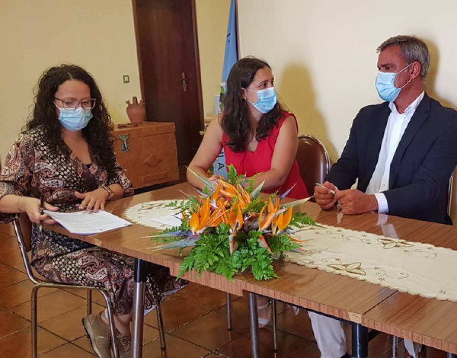 A Secretaria Regional de Turismo e Cultura assina um contrato de programa com a associação de folclore “Traga”