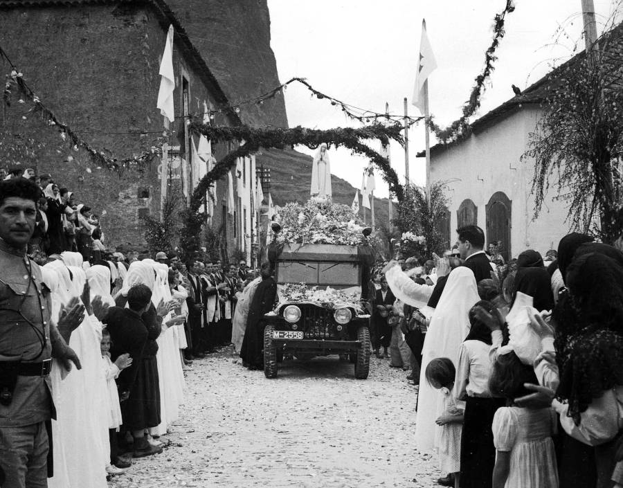 Passagem da imagem de Nossa Senhora de Fátima | 1948