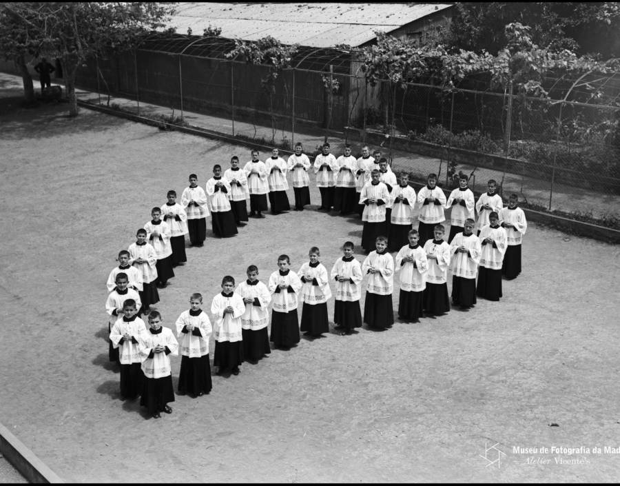 Retrato de um grupo de alunos do Colégio Missionário | Após 1958