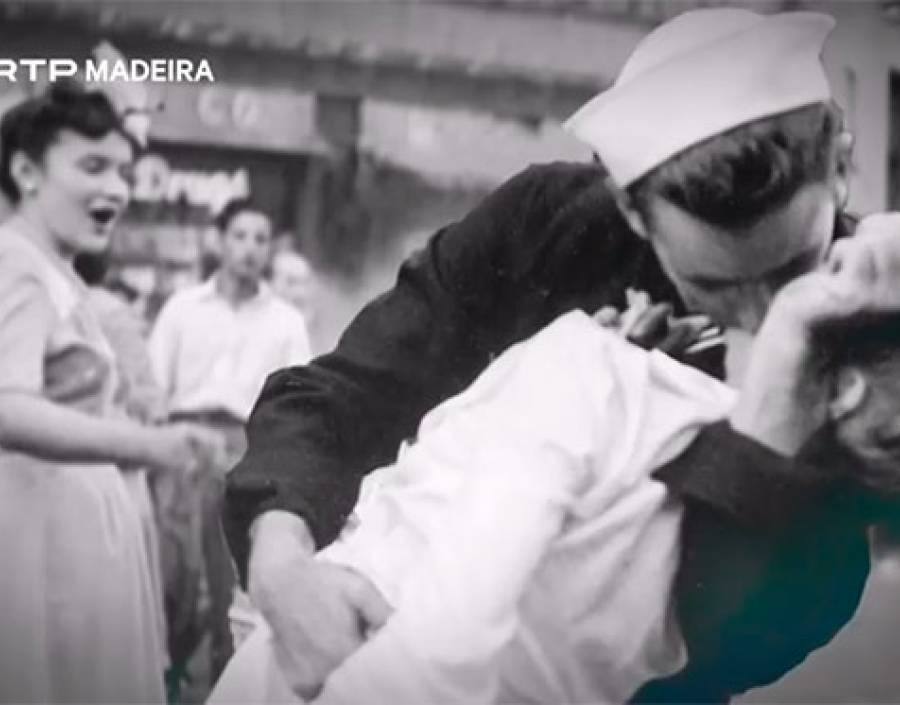 Marinheiro beija uma enfermeira - 1945