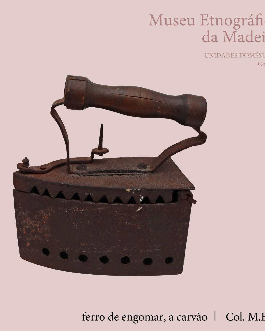 Ferro de engomar a carvão