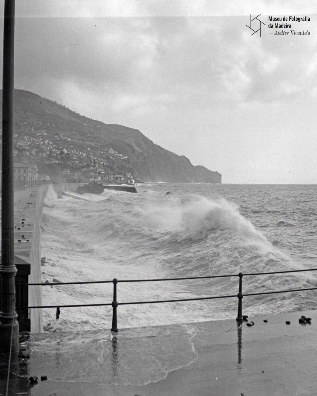 Rebentação do mar na baía do Funchal | Posterior a 1940