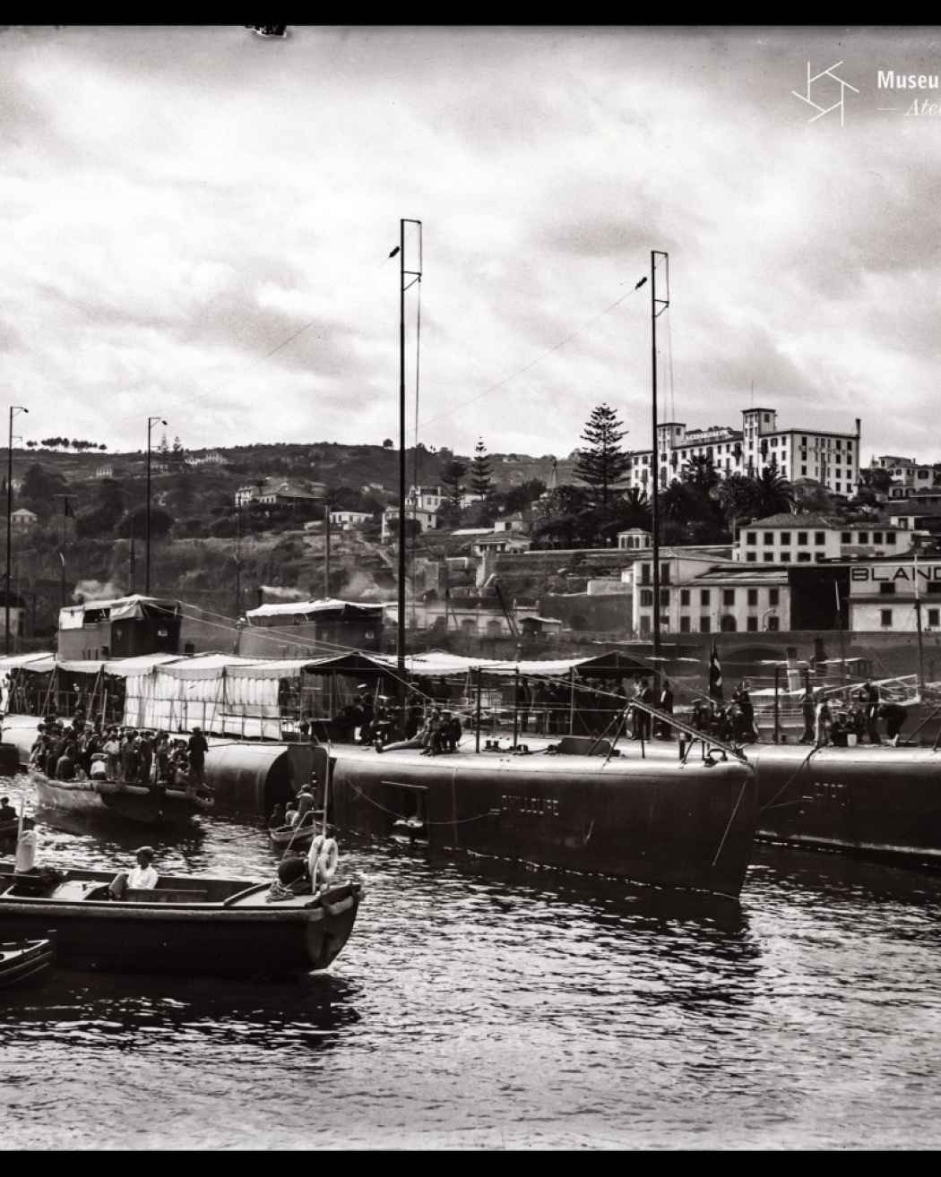 Submarinos italianos D. Millelire e E. Toti no Porto do Funchal | 1930