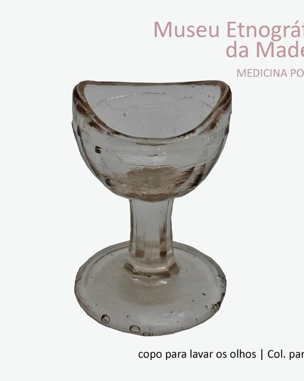 “Copo para lavar os olhos”