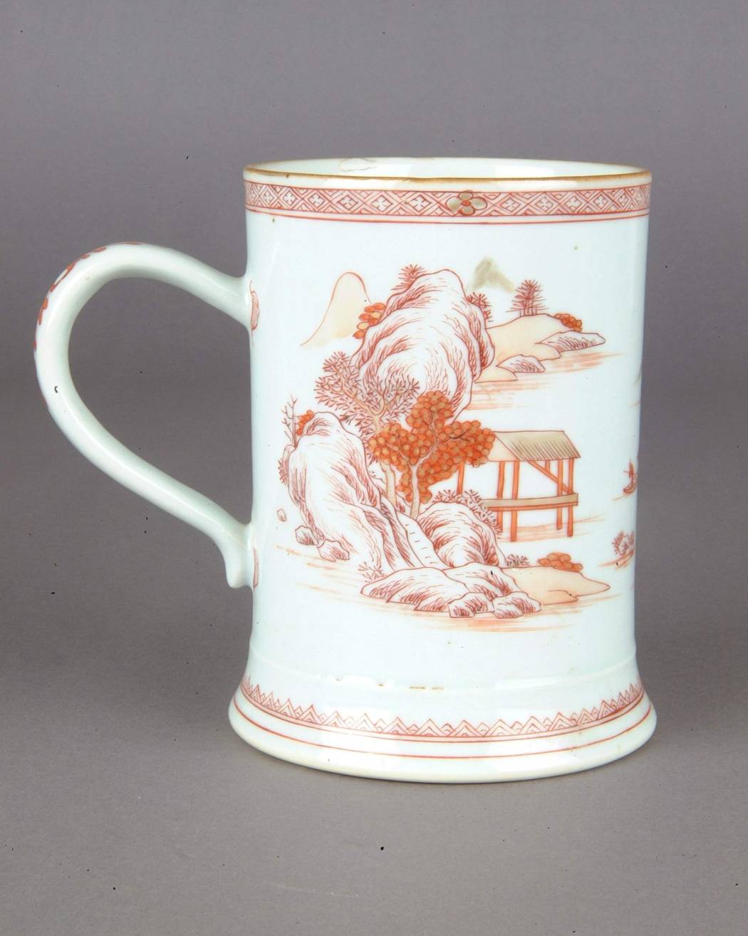 Caneca de porcelana branca 