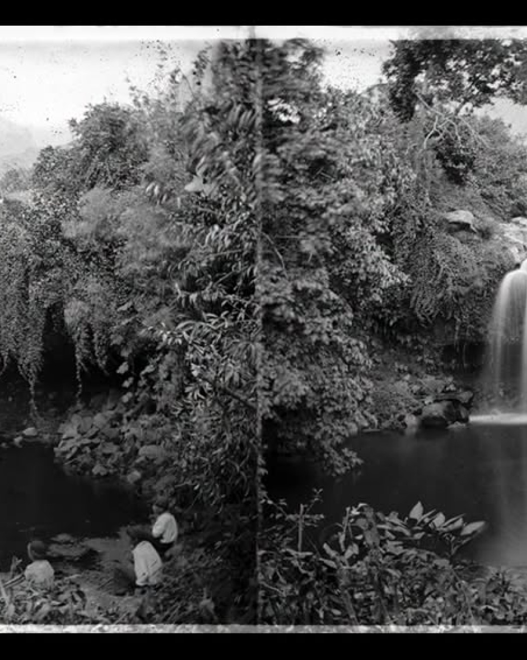 Cascata e lagoa natural na ribeira de São Vicente